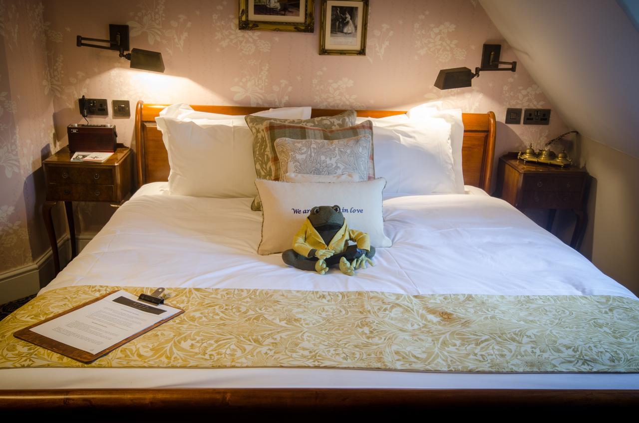 1777. At The Albion Hotell Wimborne Minster Eksteriør bilde